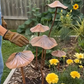 Antieke ijzeren tuinpaal in de vorm van een lotusblad