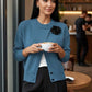 Elegante damesvest met knoopsluiting en bloemenaccent