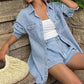 Casual denimset voor dames, bestaande uit een shirt en een korte broek